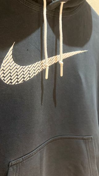 Nike Black Hoodie – Iconic Swoosh Style with Authe