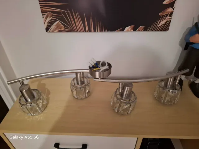 Lámpara de metal y cristal