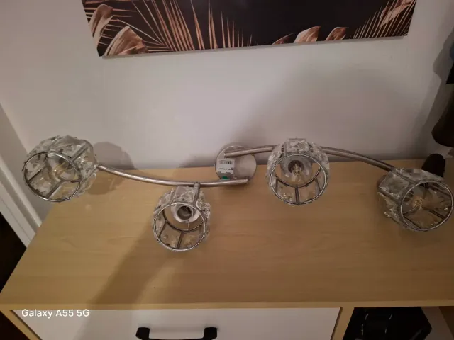 Lámpara de metal y cristal