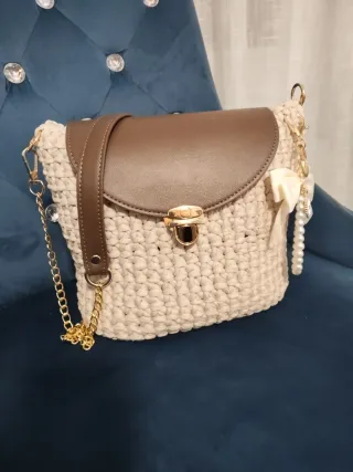 Bolso tejido beige y marrón hecho a mano