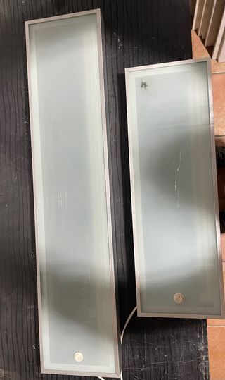 Estanterías de cristal con luz