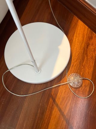 Lámpara de pie con arco blanca