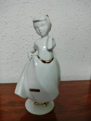 Figura porcelana niña oro Sanbo