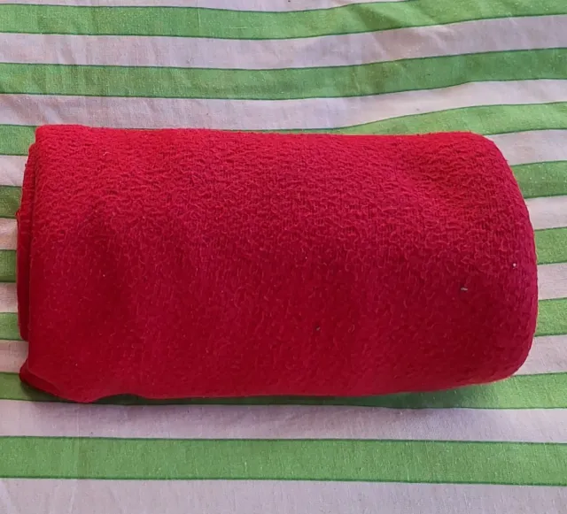 Manta roja delgadita