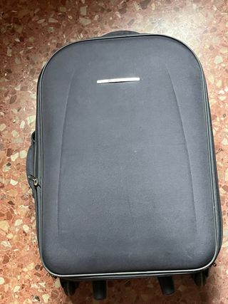 Maleta gris de viaje