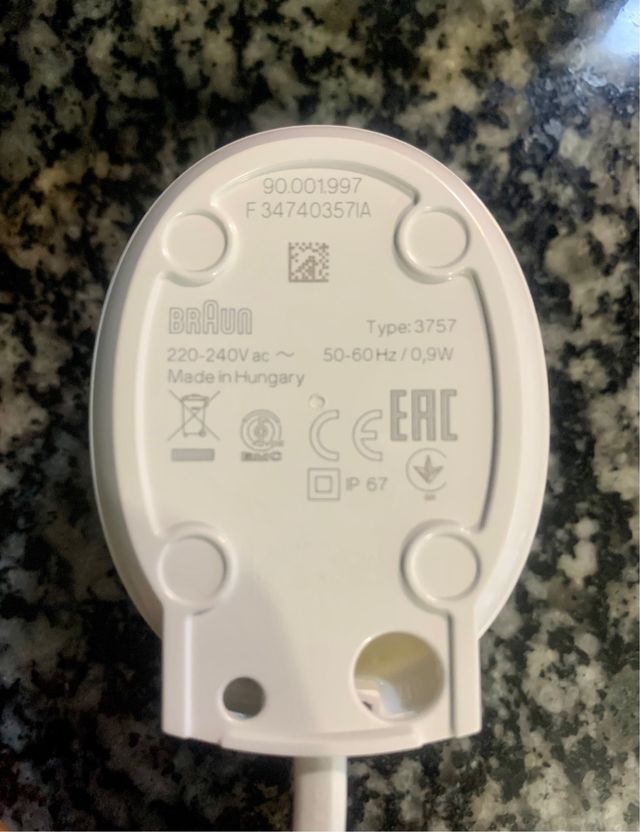 Caricatore elettrico per spazzole