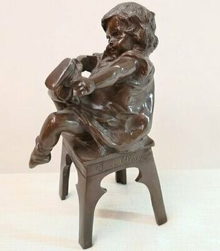 Bronce Juan Clara niño sentado