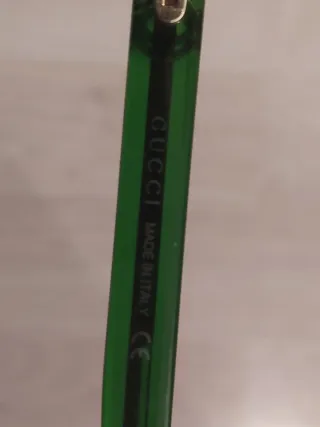 Gafas de sol Gucci negras y verdes