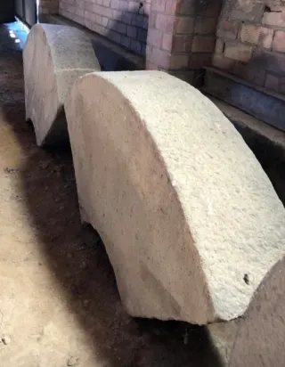 3 Antiguas Piedras de Molino de Aceite