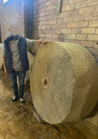 3 Antiguas Piedras de Molino de Aceite