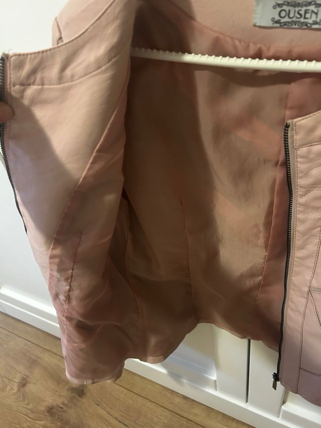 Chaqueta efecto piel rosa