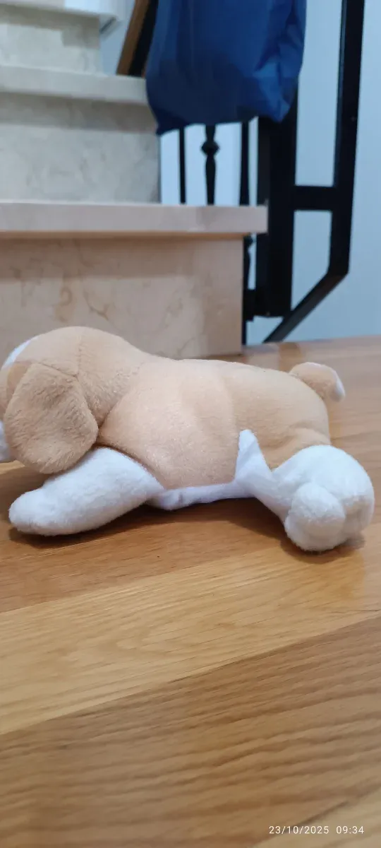 Peluche perro marrón y blanco
