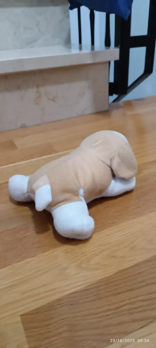 Peluche perro marrón y blanco