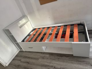 Cama infantil blanca con almacenaje