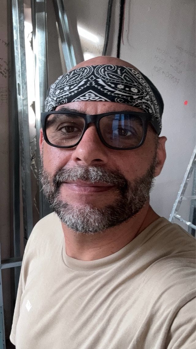 Se busca obrero para reforma de piso