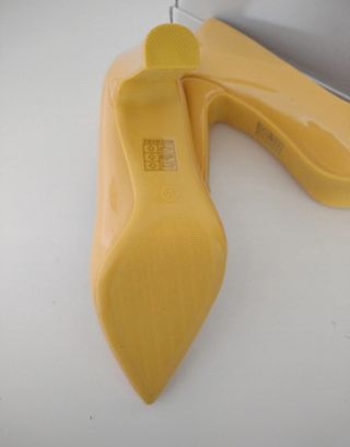 Zapatos tacón amarillos 
