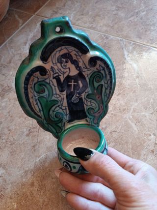 Pila de agua bendita cerámica religiosa