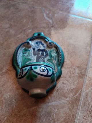 Pila de agua bendita cerámica religiosa