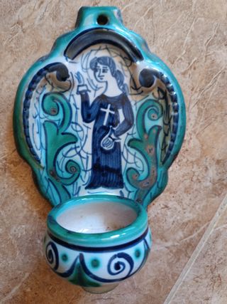 Pila de agua bendita cerámica religiosa