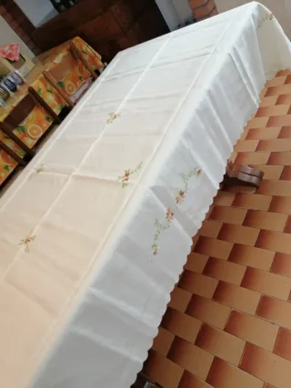 Tovaglia Lino Ricamata per 12