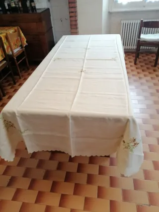 Tovaglia Lino Ricamata per 12
