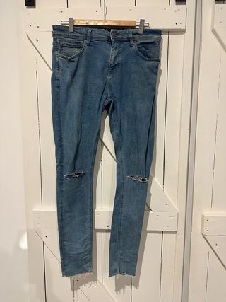 Pantalón vaquero Bershka skinny desgastado