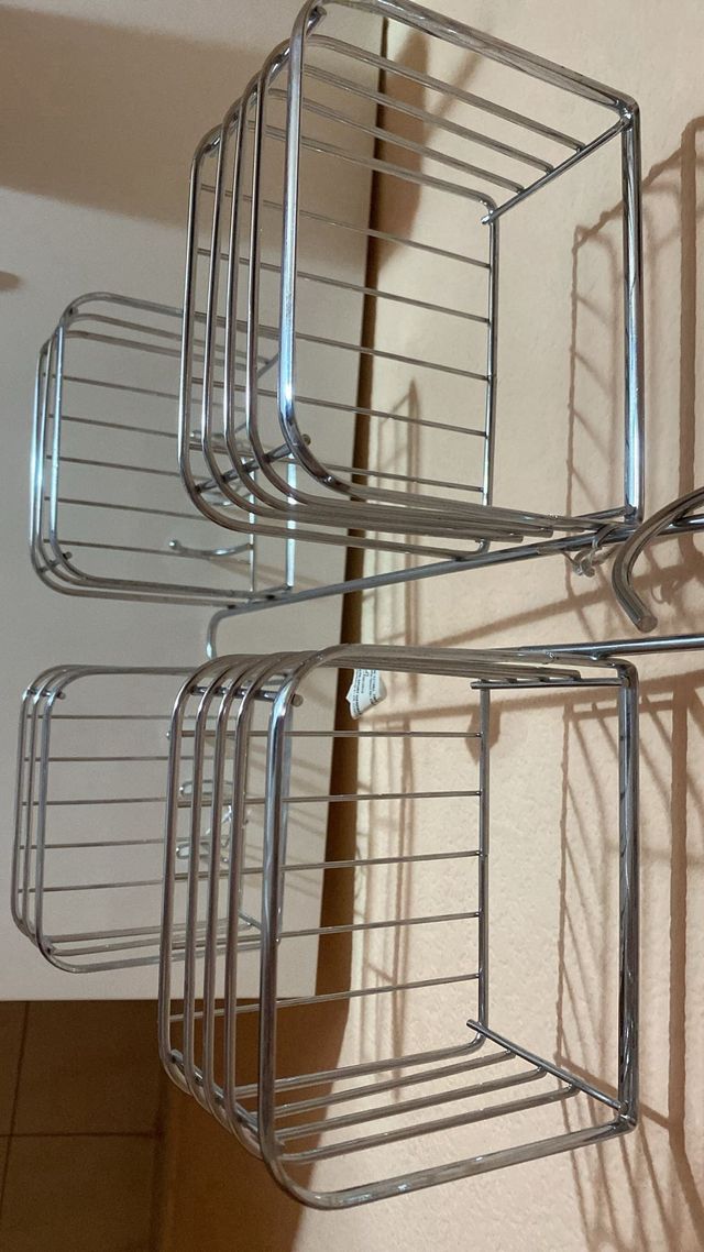 Estantería metálica de ducha