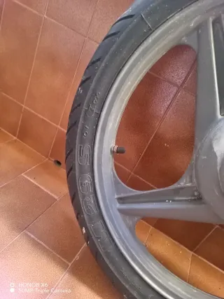 Llanta con neumático vespino