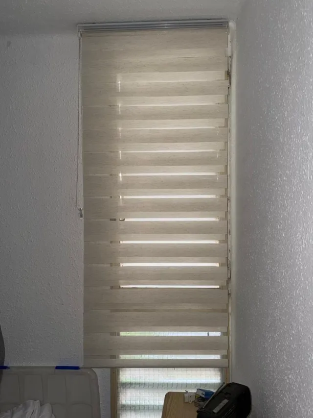 Estores para ventana gris y blanco