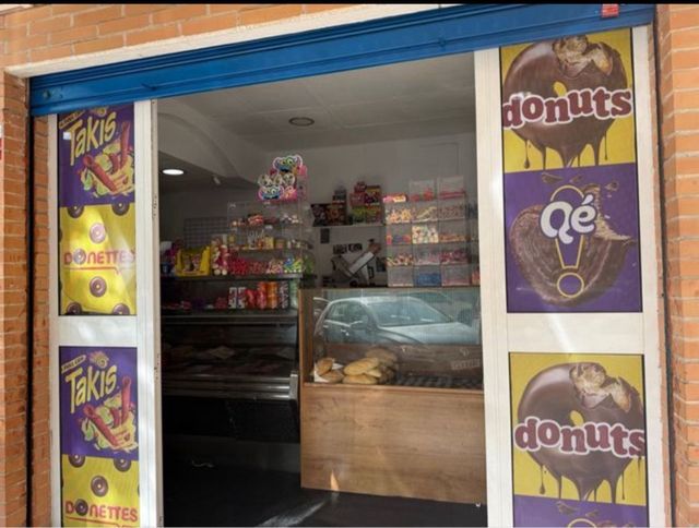 se traspasa tienda de alimentación en dos hermanas