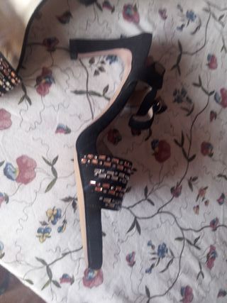 Sandalias de fiesta negras y plateadas