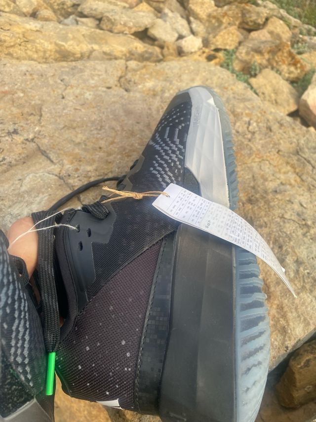 Zapatillas Adidas Xbox Negras y Rojas