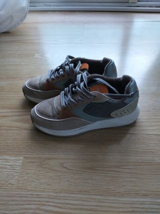 Zapatillas casuales beige, marrón y azul clarito