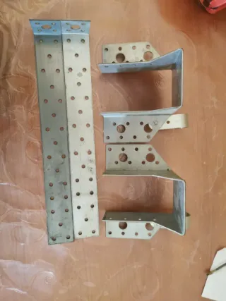 Staffe metalliche per edilizia