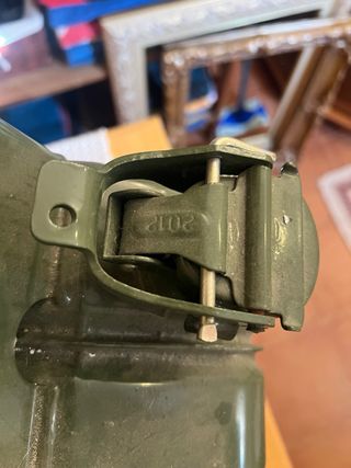 Bidón gasolina 20L militar, con soporte y candado