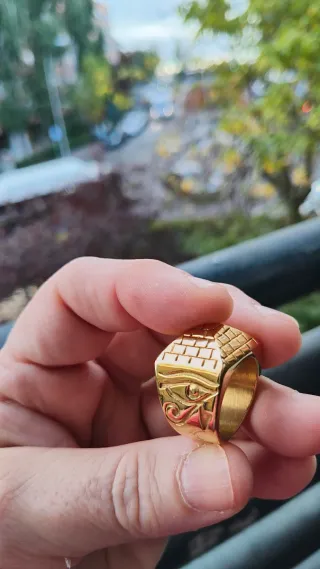Anillo Dorado Pirámide