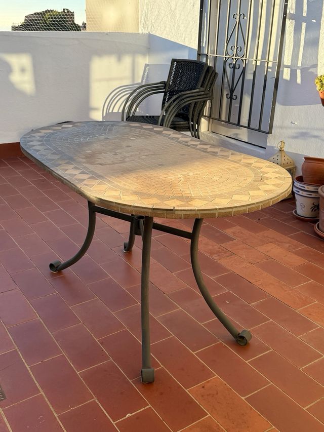 Mesa de mosaico ovalada