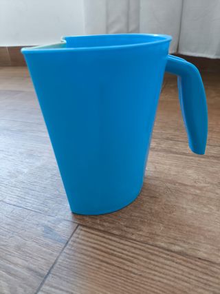 Jarra para lavar pelo bebés y niños
