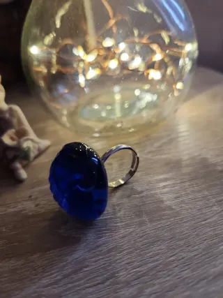 Anello pietra blu con venature bianche