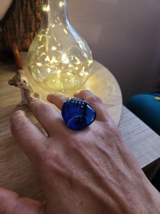 Anello pietra blu con venature bianche