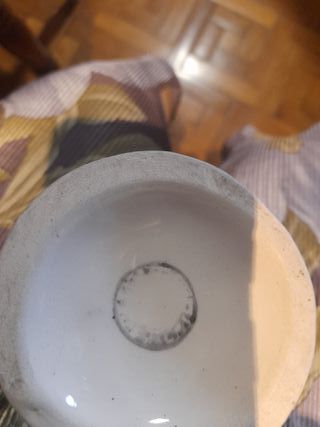 Jarrón de cerámica pintado a mano