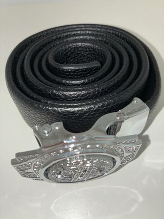 Cinturón de hombre con hebilla plateada