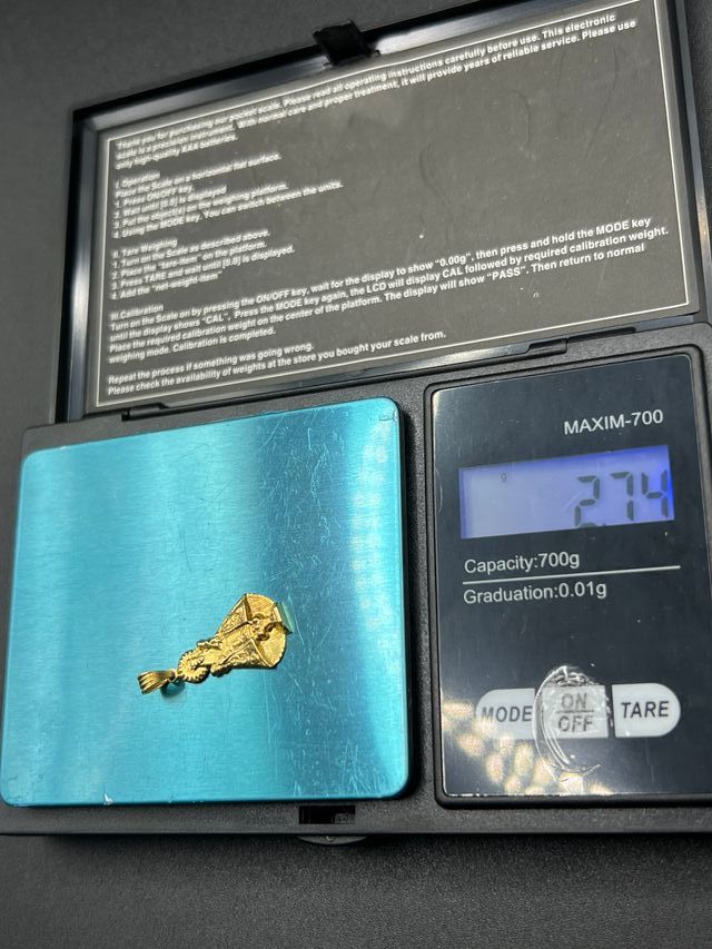 Ciondolo in oro 18k 2,74 gr.