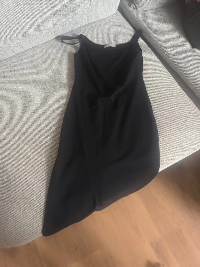 Vestido ZARA negro tirantes simétricos