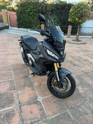 Honda X ADV 750  9000km akrapovic