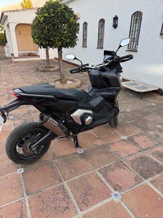 Honda X ADV 750  9000km akrapovic