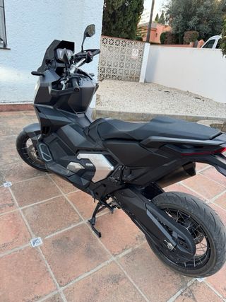 Honda X ADV 750  9000km akrapovic