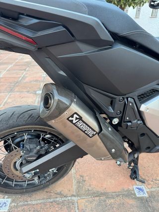 Honda X ADV 750  9000km akrapovic