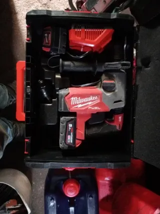 Taladro percutor Milwaukee Fuel M18