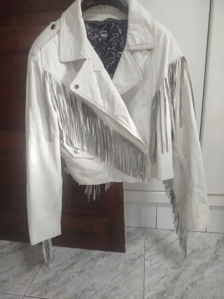 Chaqueta de piel con flecos